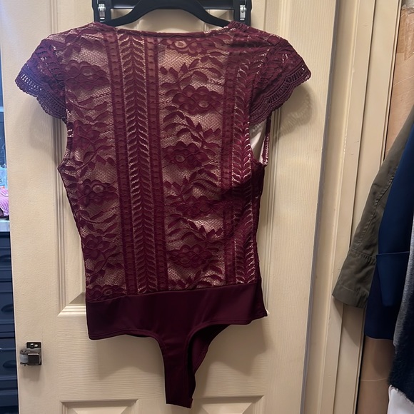 Lace bodycon thong top - Picture 3 of 4